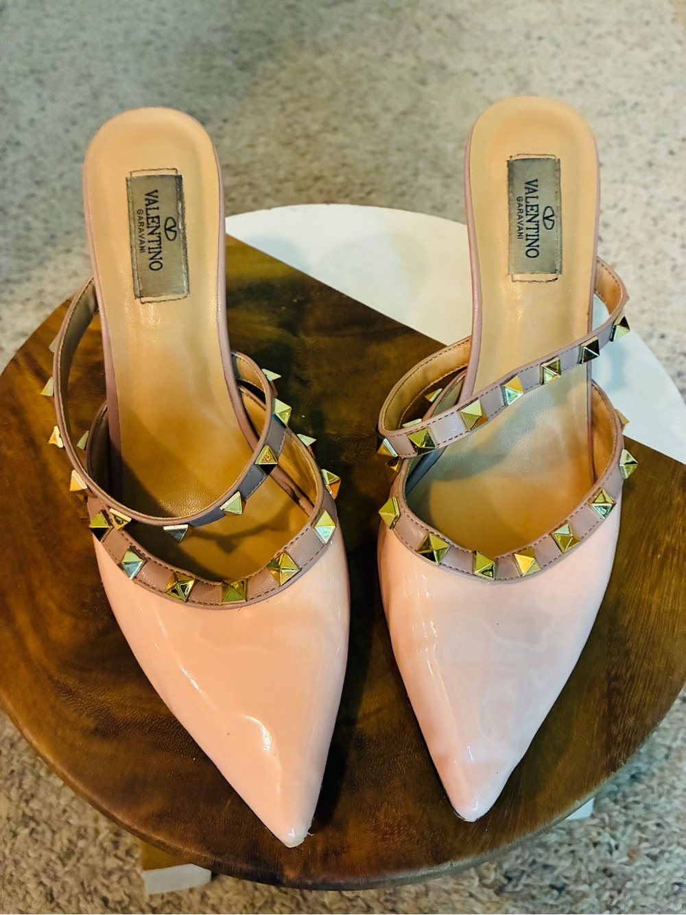 Source Unknown Pink Patent Pointed Mule Heels with Gold Studs